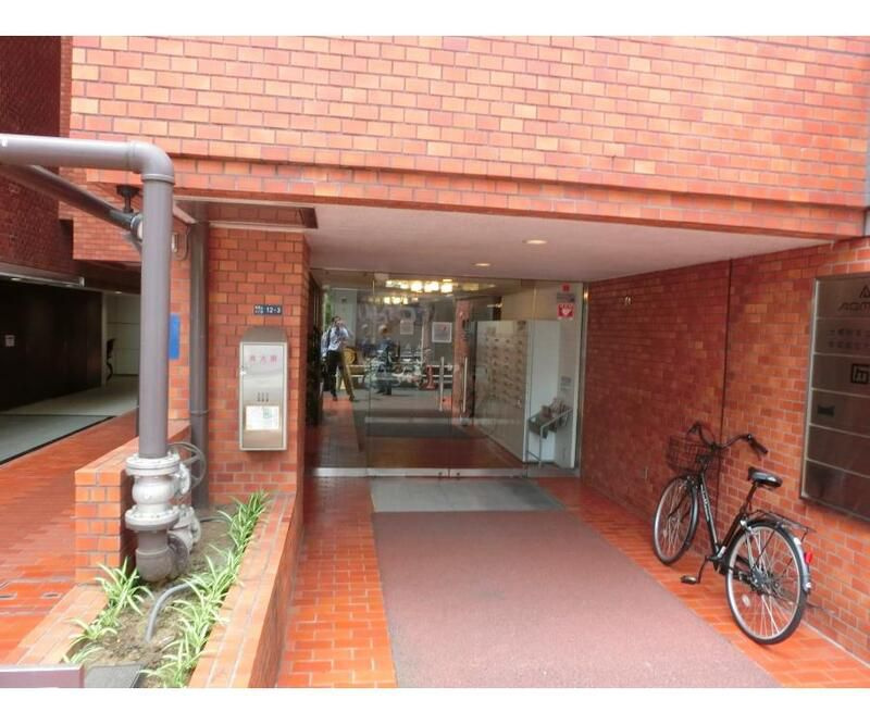 南青山ユニハイツのエントランス|建物の内部です