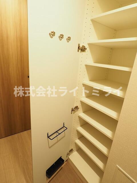 クレヴィアリグゼ日暮里根岸の玄関| 