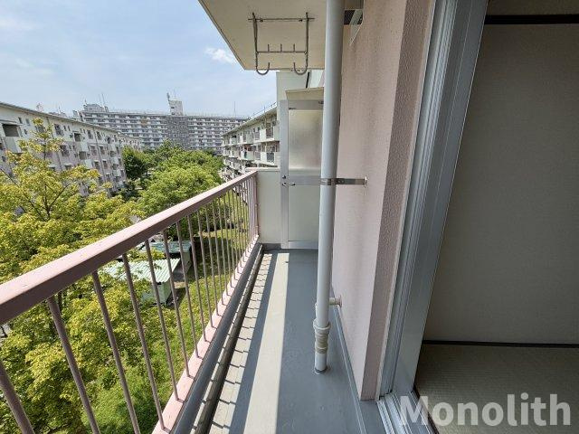 鶴山台20号棟のバルコニー