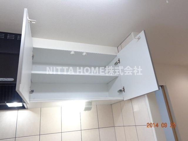 福知山市東羽合町のアパートの収納|キッチン上部の収納がついています◇