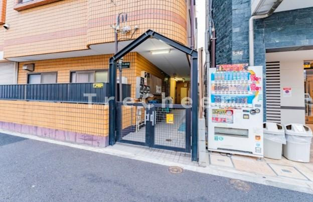 ジョイフル岩淵のエントランス