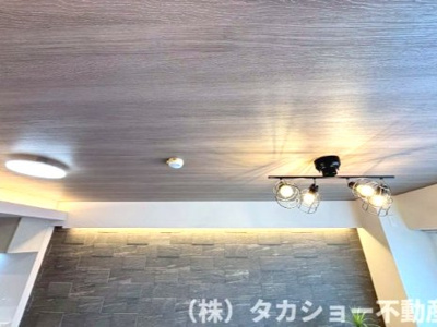 【居間・リビング】 | 稲毛スカイタウン・ふれあいの街弐号館 | リビングの天井はオシャレになっております!!