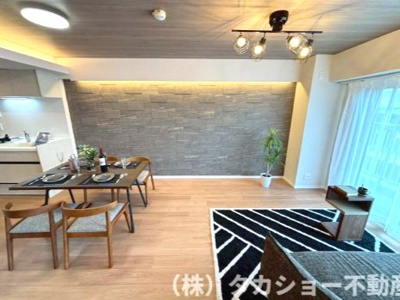 【居間・リビング】 | 稲毛スカイタウン・ふれあいの街弐号館 | リビングのアクセントはエコカラットを採用しております☆彡