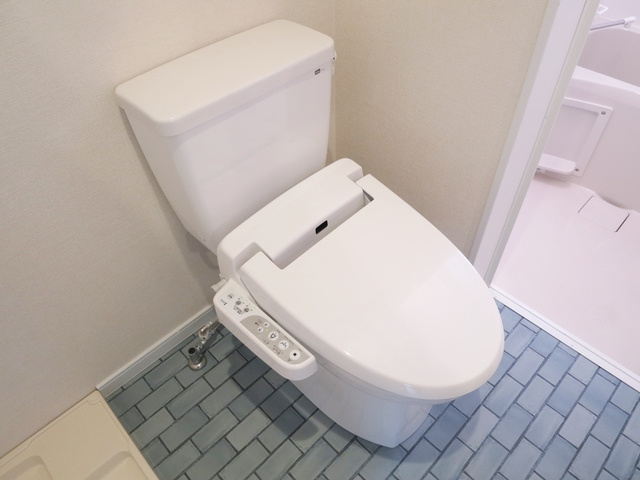 アパートメント新小岩Ａ棟のトイレ|温水洗浄便座
