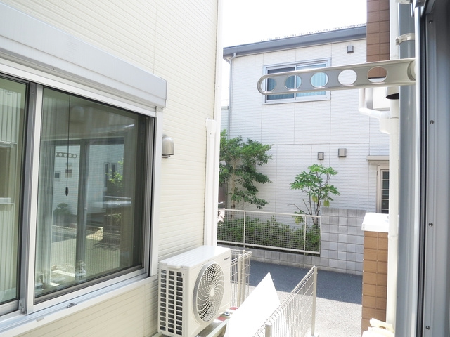 アパートメント新小岩Ａ棟の展望|物干し竿フック完備！！