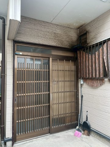 小山借家のエントランス