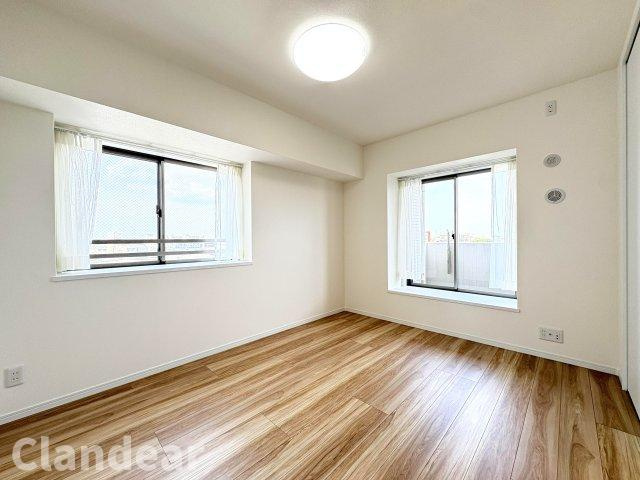 ローヤルシティ保木間の洋室|ドキドキの新生活も、安心してスタート。ぴったりの住まいを見つけませんか？クランディアが一緒に住まい選びをサポートします‼　まずは、お気軽にお問合せください　＃クランディア
