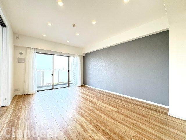 ローヤルシティ保木間の洋室|ドキドキの新生活も、安心してスタート。ぴったりの住まいを見つけませんか？クランディアが一緒に住まい選びをサポートします‼　まずは、お気軽にお問合せください　＃クランディア