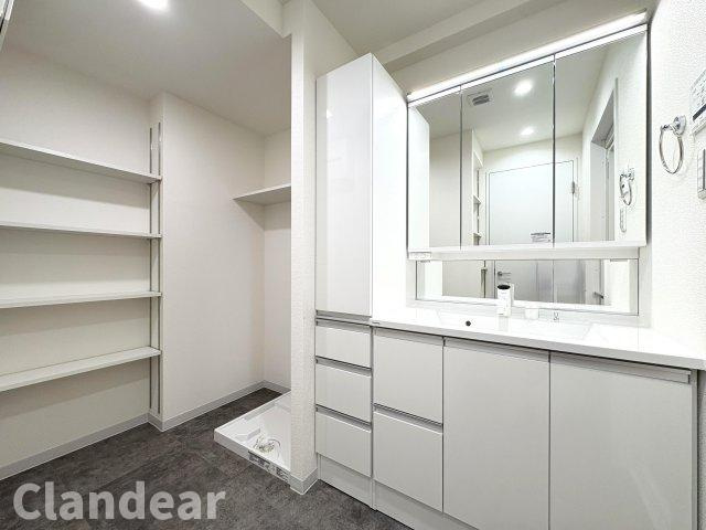 ローヤルシティ保木間の独立洗面台|ドキドキの新生活も、安心してスタート。ぴったりの住まいを見つけませんか？クランディアが一緒に住まい選びをサポートします‼　まずは、お気軽にお問合せください　＃クランディア