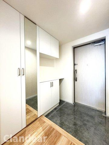 ローヤルシティ保木間の玄関|ドキドキの新生活も、安心してスタート。ぴったりの住まいを見つけませんか？クランディアが一緒に住まい選びをサポートします‼　まずは、お気軽にお問合せください　＃クランディア