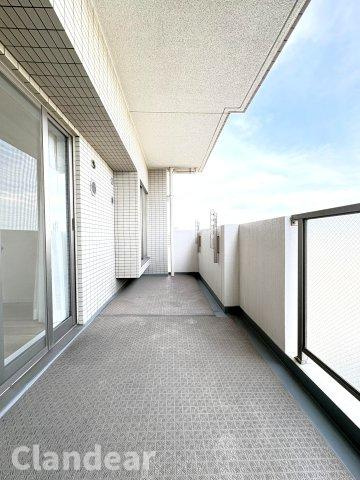 ローヤルシティ保木間のバルコニー|ドキドキの新生活も、安心してスタート。ぴったりの住まいを見つけませんか？クランディアが一緒に住まい選びをサポートします‼　まずは、お気軽にお問合せください　＃クランディア