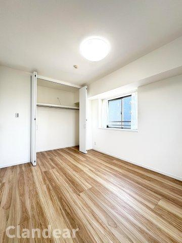 ローヤルシティ保木間の洋室|ドキドキの新生活も、安心してスタート。ぴったりの住まいを見つけませんか？クランディアが一緒に住まい選びをサポートします‼　まずは、お気軽にお問合せください　＃クランディア
