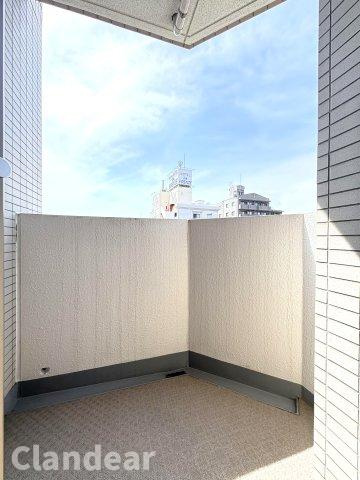 ローヤルシティ保木間のバルコニー|ドキドキの新生活も、安心してスタート。ぴったりの住まいを見つけませんか？クランディアが一緒に住まい選びをサポートします‼　まずは、お気軽にお問合せください　＃クランディア