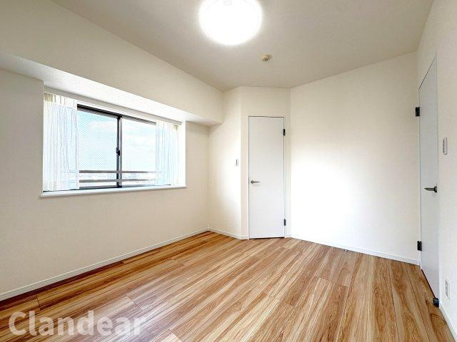 ローヤルシティ保木間の洋室|ドキドキの新生活も、安心してスタート。ぴったりの住まいを見つけませんか？クランディアが一緒に住まい選びをサポートします‼　まずは、お気軽にお問合せください　＃クランディア