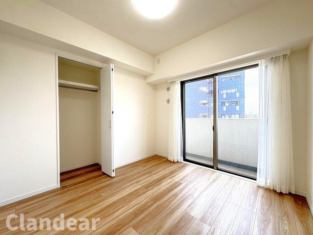 ローヤルシティ保木間の洋室|ドキドキの新生活も、安心してスタート。ぴったりの住まいを見つけませんか？クランディアが一緒に住まい選びをサポートします‼　まずは、お気軽にお問合せください　＃クランディア