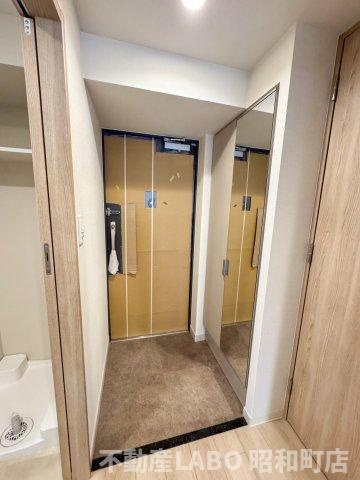 プレサンス天王寺デルニエの玄関