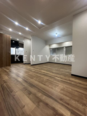 【居間・リビング】 | 品川区荏原戸建 | こちらのリビングで趣味の時間をお楽しみください