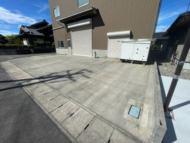 碧南市権現町貸倉庫の駐車場