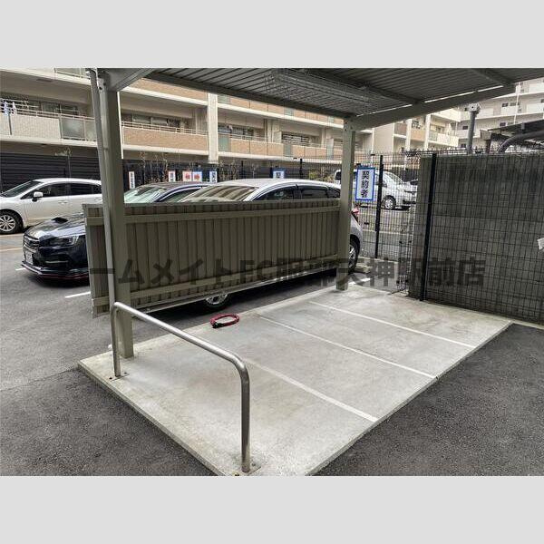 エスレジデンス新大阪リデントの駐車場