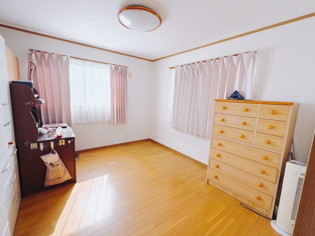 【中古戸建】渋川市北橘町小室の洋室|■洋室｜子供部屋のメリットは「自立心を養うことができる」「自分で整理整頓できるようになる」そして、お子様が成長した際には「プライバシーを確保できる」といい事だらけ♪
