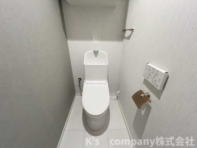 ◎茅ヶ崎市柳島1丁目　茅ヶ崎ガーデンハウスのトイレ|アクセントクロスが奥行きを感じさせる清潔感のあるトイレ◇