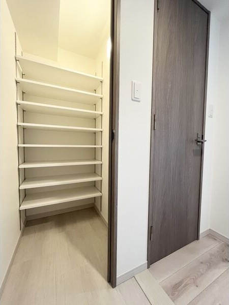 S-RESIDENCE高岳clarity(クラリティ)の玄関