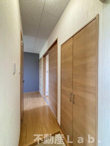 モアハピネス松山の玄関|※同一建物２階のお写真です。