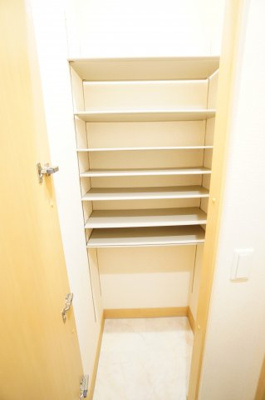 【収納】 | シャインハイツ | ※同物件・反転タイプの写真です。
