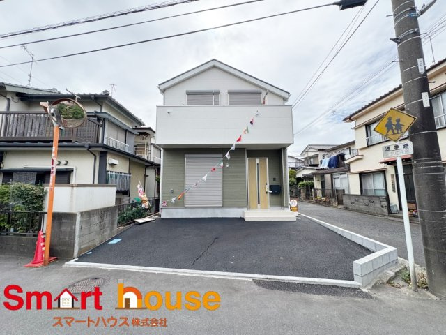 大和市福田第79の外観|外壁が周囲の街並みと青空に生えるお洒落な仕上がり！高い建物のないエリアで、青い空が大きく感じますね。

