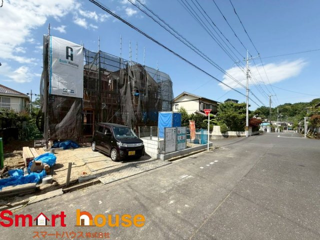 日野市平山　新築1棟の前面道路含む現地写真|並列2台＋1台の３台駐車可♪