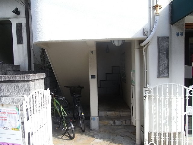第２大森マンションのエントランス
