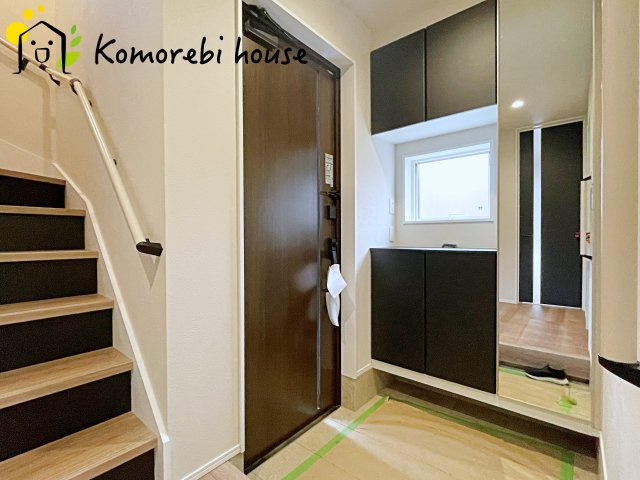 さいたま市大宮大和田町　新築一戸建て　グリーンガーデン　Aの玄関|シンプルで使いやすい玄関です