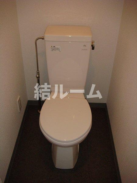 新宿区高田馬場４丁目の賃貸マンションのトイレ