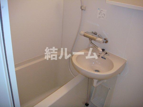 新宿区高田馬場４丁目の賃貸マンションの浴室