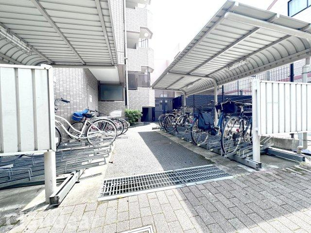 エンゼルハイム西新井大師の駐輪場|ドキドキの新生活も、安心してスタート。ぴったりの住まいを見つけませんか？クランディアが一緒に住まい選びをサポートします‼　まずは、お気軽にお問合せください　＃クランディア