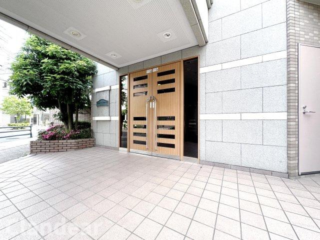 エンゼルハイム西新井大師のエントランス|ドキドキの新生活も、安心してスタート。ぴったりの住まいを見つけませんか？クランディアが一緒に住まい選びをサポートします‼　まずは、お気軽にお問合せください　＃クランディア