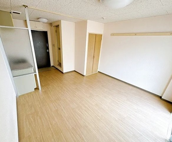 ルネ山岸の洋室