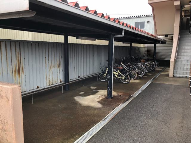 信開ベルシー城東の駐車場