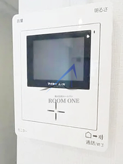 ハイツ新富町のセキュリティ|モニター付きインターホンです。
