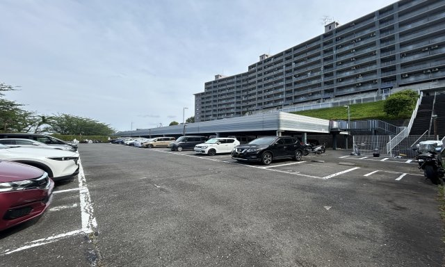 横浜星の丘ビューシテイA棟の駐車場|駐車場の空き状況については、お問い合わせ時に管理会社の方へ、その都度確認いたしますのでお気軽にお聞きください。