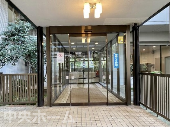 メトロハイツ東陽のエントランス|【エントランス】マンションのエントランスは、その物件の印象を決める、顔とも言える場所です。毎日通る場所ですからきれいなのが一番です。