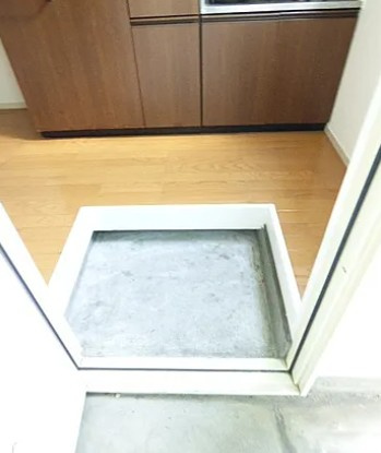 さいたま市南区文蔵３丁目のアパートの玄関
