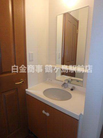 鶴ヶ島市柳戸町中古戸建の独立洗面台|２F