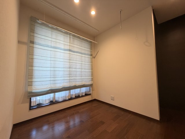 石川町中古戸建の洋室|ホール
子供の遊び場や室内運動スペースとして活用できます。