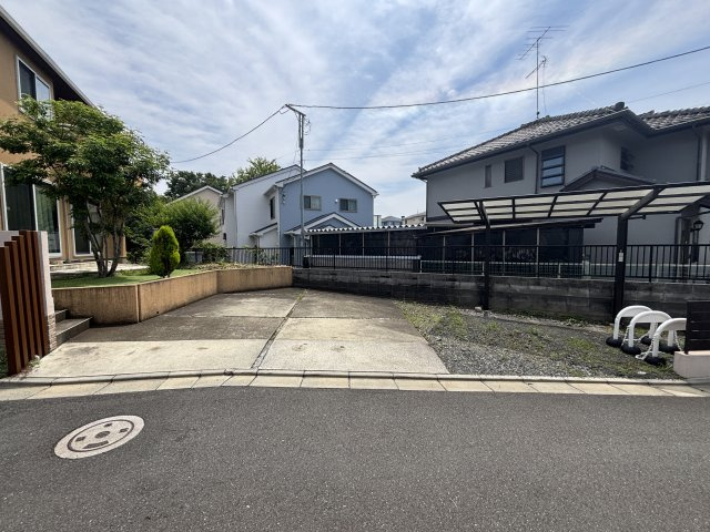 石川町中古戸建の駐車場