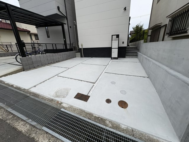 須磨区北須磨４丁目B号棟　新築戸建ての駐車場|普通車２台駐車可能