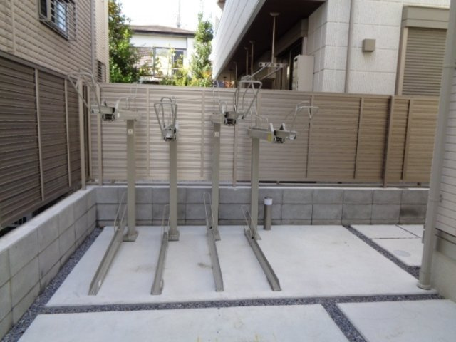 アンジュール多摩川の駐車場