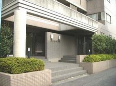 【エントランス】 | ルーセント方南 | 重厚な入口。