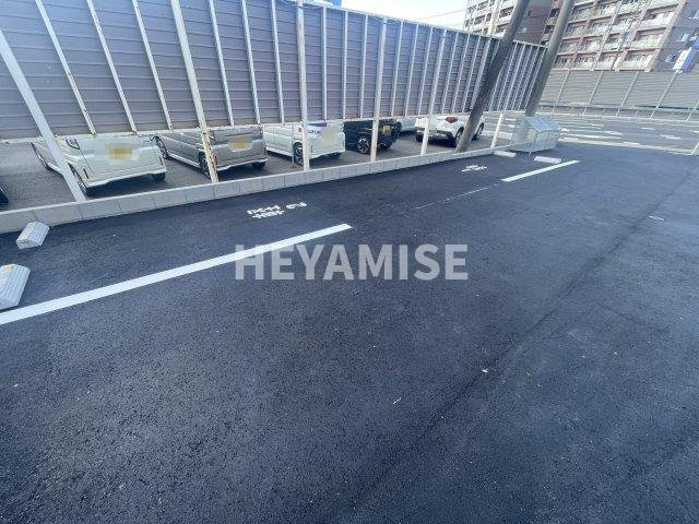 MODERAN PALAZZO西諫早駅の駐車場