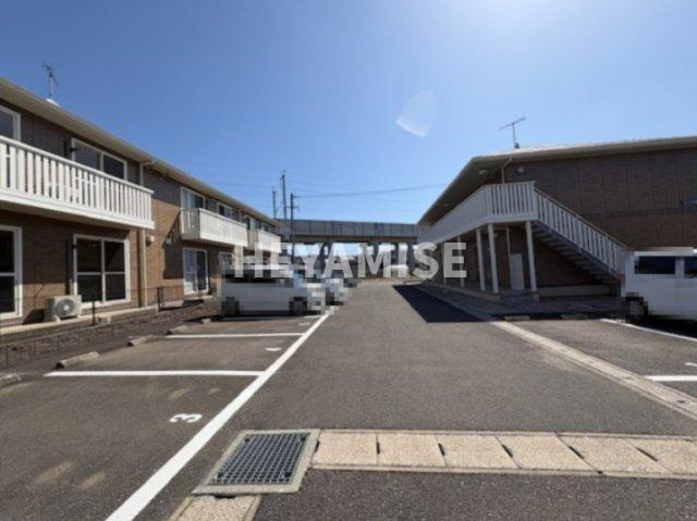 ルーラル諏訪A棟の駐車場